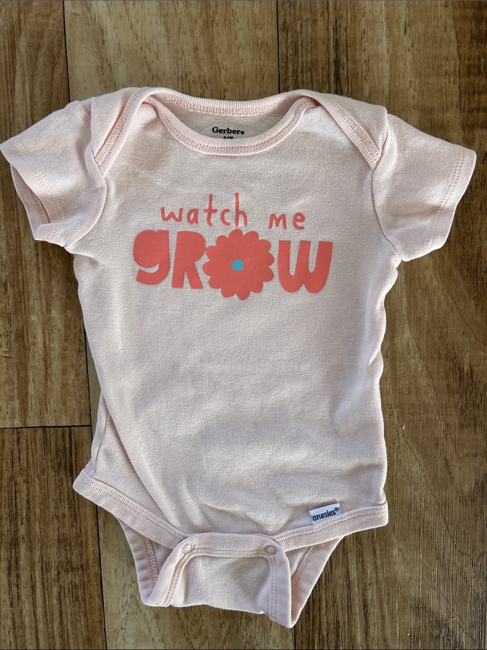 Gerber’s “Watch me grow” pink flower girls onesie baby 0-3 months